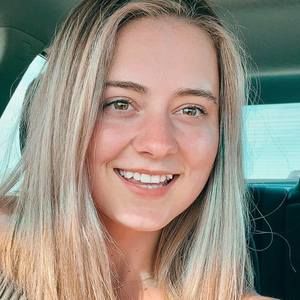 Meet your Posher, Carolina